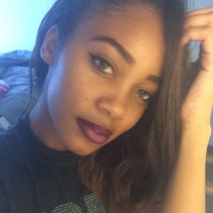 Meet your Posher, Alexis